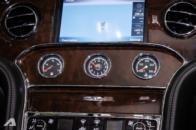 Rolls-Royce Ghost v&agrave; Bentley Mulsanne 15 tuổi b&aacute;n lại chỉ 5,5 tỷ đồng: Xe si&ecirc;u sang gi&aacute; thực tế chỉ ngang S-Class, 7-Series- Ảnh 19.