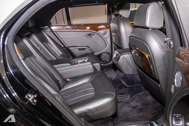 Rolls-Royce Ghost v&agrave; Bentley Mulsanne 15 tuổi b&aacute;n lại chỉ 5,5 tỷ đồng: Xe si&ecirc;u sang gi&aacute; thực tế chỉ ngang S-Class, 7-Series- Ảnh 23.