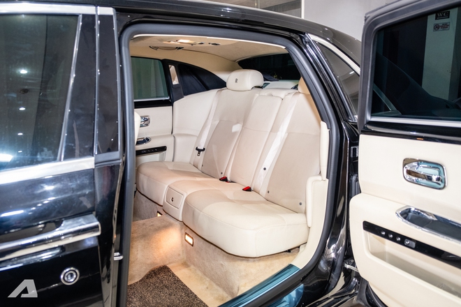 Rolls-Royce Ghost v&agrave; Bentley Mulsanne 15 tuổi b&aacute;n lại chỉ 5,5 tỷ đồng: Xe si&ecirc;u sang gi&aacute; thực tế chỉ ngang S-Class, 7-Series- Ảnh 24.