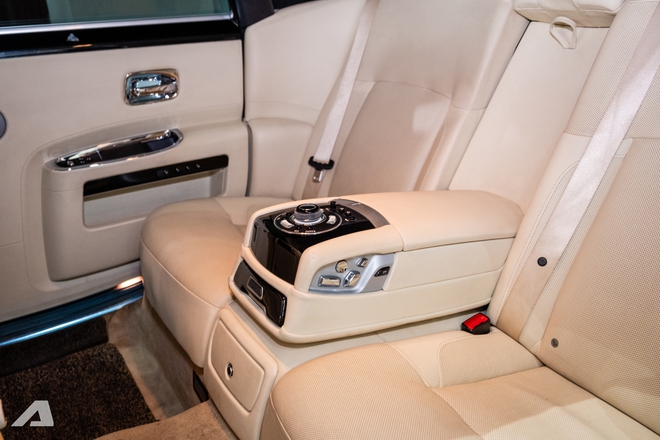 Rolls-Royce Ghost v&agrave; Bentley Mulsanne 15 tuổi b&aacute;n lại chỉ 5,5 tỷ đồng: Xe si&ecirc;u sang gi&aacute; thực tế chỉ ngang S-Class, 7-Series- Ảnh 25.