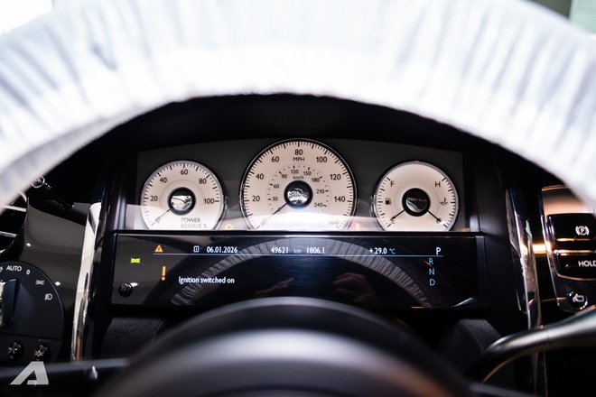 Rolls-Royce Ghost v&agrave; Bentley Mulsanne 15 tuổi b&aacute;n lại chỉ 5,5 tỷ đồng: Xe si&ecirc;u sang gi&aacute; thực tế chỉ ngang S-Class, 7-Series- Ảnh 22.