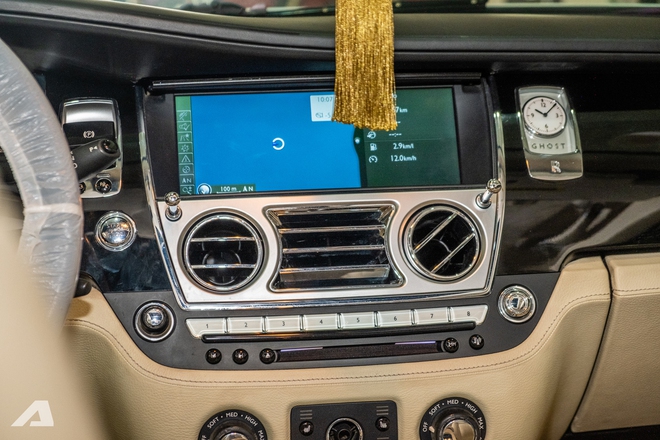 Rolls-Royce Ghost v&agrave; Bentley Mulsanne 15 tuổi b&aacute;n lại chỉ 5,5 tỷ đồng: Xe si&ecirc;u sang gi&aacute; thực tế chỉ ngang S-Class, 7-Series- Ảnh 18.