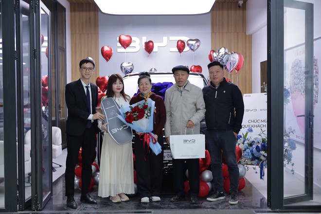 BYD bán hơn 5.000 xe sau 2 năm vào Việt Nam, MPV M9 chốt hàng trăm khách đặt cọc dù giá ngang xe Đức- Ảnh 3. BYD bán hơn 5.000 xe sau 2 năm vào Việt Nam, MPV M9 chốt hàng trăm khách đặt cọc dù giá ngang xe Đức- Ảnh 3.