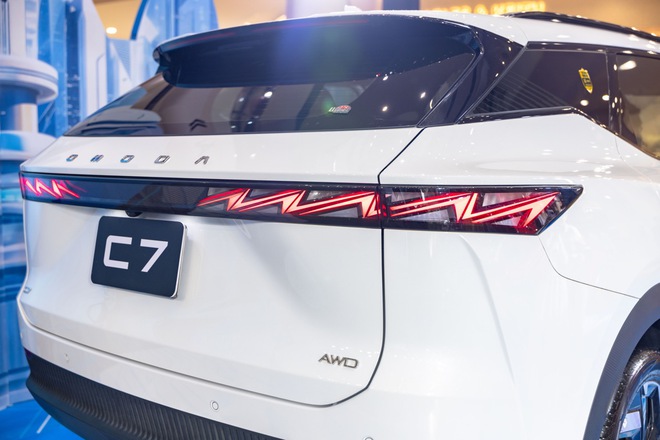 Omoda C7 ch&iacute;nh thức nhận cọc tại Việt Nam: Gi&aacute; dự kiến từ 839 triệu đồng, quyết đấu Mazda CX-5 bằng cấu h&igrave;nh PHEV v&agrave; bảo h&agrave;nh 1 triệu km- Ảnh 4.