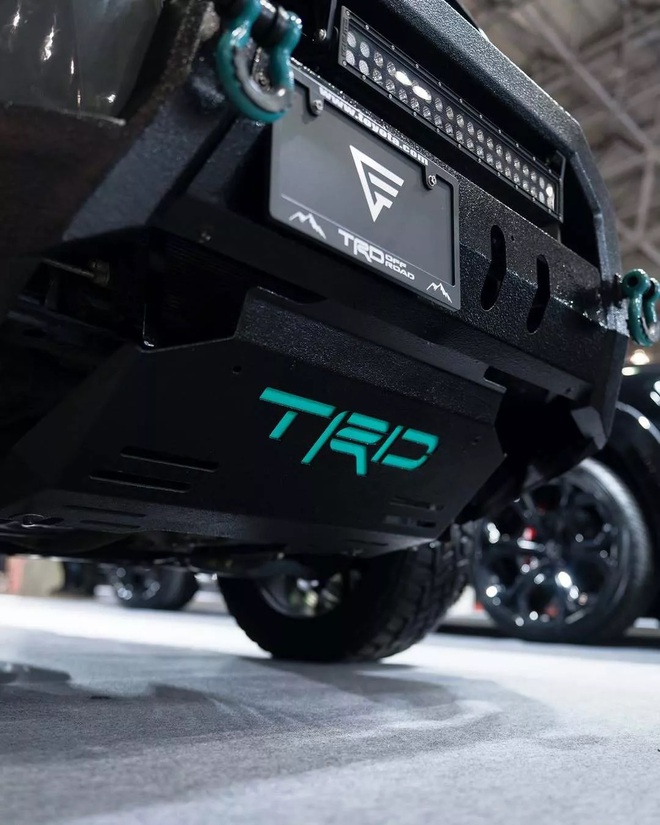 Độ Toyota Alphard tới cỡ n&agrave;y th&igrave; Land Cruiser cũng chỉ l&agrave; &lsquo;c&aacute;i b&oacute;ng&rsquo;: Gầm cao, lốp b&eacute;o, đồ nghề off-road &lsquo;tận răng&rsquo;- Ảnh 8.