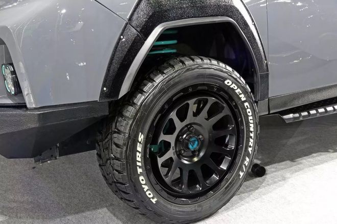 Độ Toyota Alphard tới cỡ n&agrave;y th&igrave; Land Cruiser cũng chỉ l&agrave; &lsquo;c&aacute;i b&oacute;ng&rsquo;: Gầm cao, lốp b&eacute;o, đồ nghề off-road &lsquo;tận răng&rsquo;- Ảnh 9.