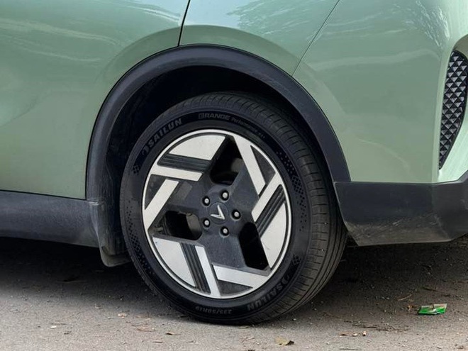 VinFast VF MPV 7 nhận cọc: Gi&aacute; dự kiến 819 triệu đồng, mua sớm rẻ hơn, ch&ecirc;nh 70 triệu với bản dịch vụ nhưng th&ecirc;m loạt trang bị xịn- Ảnh 7.