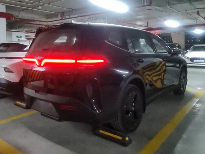 VinFast VF MPV 7 nhận cọc: Gi&aacute; dự kiến 819 triệu đồng, mua sớm rẻ hơn, ch&ecirc;nh 70 triệu với bản dịch vụ nhưng th&ecirc;m loạt trang bị xịn- Ảnh 4.