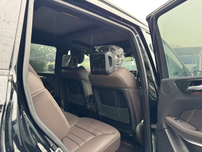 Mercedes-AMG GLS 63 'phủ bụi' gần một thập kỷ tại cảng t&aacute;i xuất: Xe mới 100%, gi&aacute; rẻ bất ngờ cho d&acirc;n chơi sưu tầm- Ảnh 5.