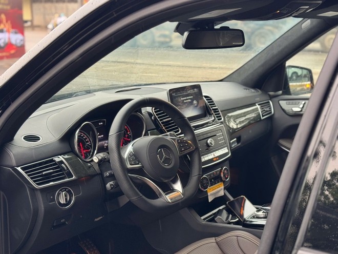 Mercedes-AMG GLS 63 'phủ bụi' gần một thập kỷ tại cảng t&aacute;i xuất: Xe mới 100%, gi&aacute; rẻ bất ngờ cho d&acirc;n chơi sưu tầm- Ảnh 4.