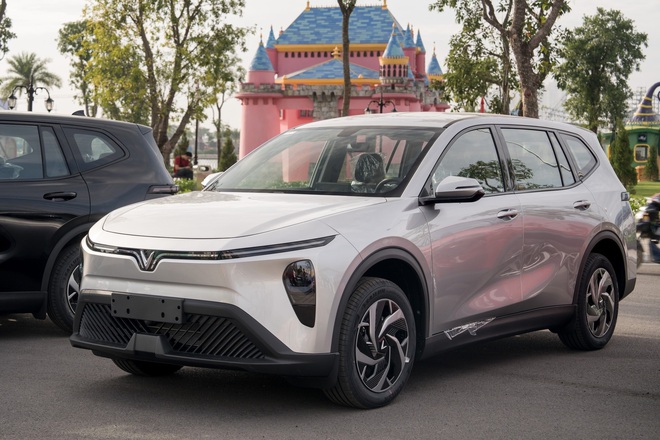 Chọn VinFast VF MPV 7 hay tiết kiệm 70 triệu đồng lấy Limo Green cho 'tiết kiệm', bảng so s&aacute;nh n&agrave;y sẽ gi&uacute;p bạn dễ đưa ra quyết định hơn- Ảnh 2.