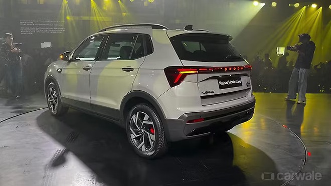 Ảnh thực tế Skoda Kushaq 2026 vừa ra mắt: Cụm đ&egrave;n LED mới bắt mắt, th&ecirc;m cửa sổ trời to&agrave;n cảnh v&agrave; nhiều tiện &iacute;ch mới đấu Xforce, Yaris Cross- Ảnh 3.