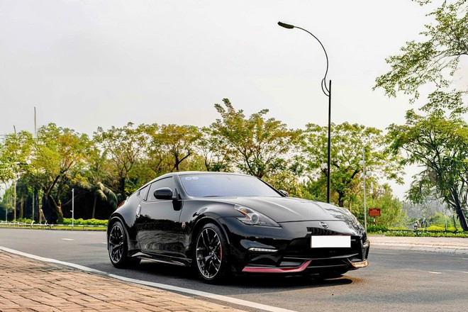 Nissan 370Z Nismo số s&agrave;n duy nhất Việt Nam rao 3,7 tỷ đồng: Đắt hơn RX 350 bản 'base' mua mới, b&ugrave; lại 'xe gần như mới' cho người th&iacute;ch sưu tầm- Ảnh 2.