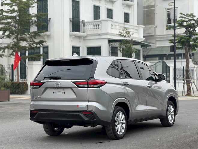 Chỉ ch&ecirc;nh 6 triệu đồng, chọn Toyota Innova Cross bản giữa hay VinFast VF MPV 7: Bảng so s&aacute;nh sau sẽ cho bạn c&acirc;u trả lời- Ảnh 4.