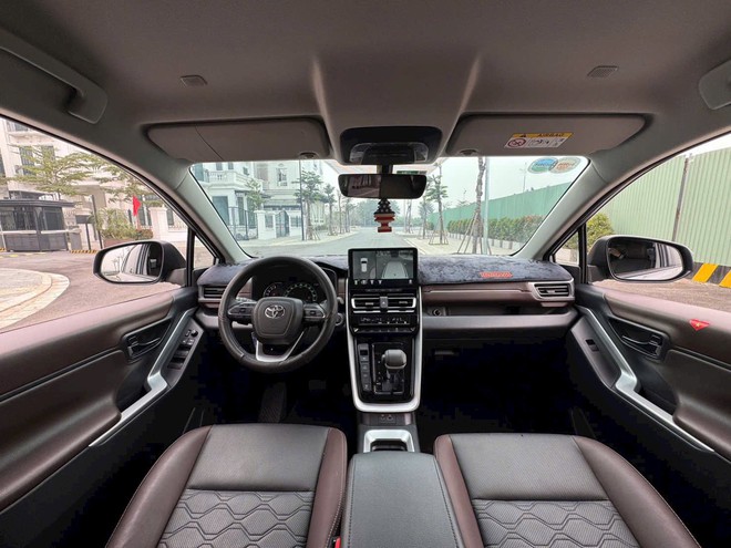 Chỉ ch&ecirc;nh 6 triệu đồng, chọn Toyota Innova Cross bản giữa hay VinFast VF MPV 7: Bảng so s&aacute;nh sau sẽ cho bạn c&acirc;u trả lời- Ảnh 6.