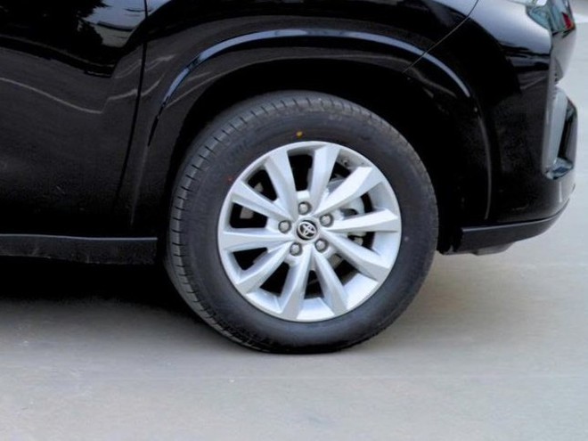 Chỉ ch&ecirc;nh 6 triệu đồng, chọn Toyota Innova Cross bản giữa hay VinFast VF MPV 7: Bảng so s&aacute;nh sau sẽ cho bạn c&acirc;u trả lời- Ảnh 8.