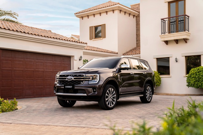 Lộ ảnh Ford Everest 'lạ' tại Việt Nam: Dễ dùng máy xăng khác hoàn toàn xe trên thị trường, bản Platinum nhưng nhiều trang bị chưa từng có- Ảnh 6. Lộ ảnh Ford Everest 'lạ' tại Việt Nam: Dễ dùng máy xăng khác hoàn toàn xe trên thị trường, bản Platinum nhưng nhiều trang bị chưa từng có- Ảnh 6.