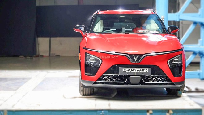 VinFast VF 6, VF 7 bị đ&acirc;m th&igrave; xe biến dạng thế n&agrave;o, người trong xe sống, chết ra sao - Video n&agrave;y c&oacute; thể l&agrave; c&acirc;u trả lời- Ảnh 6.