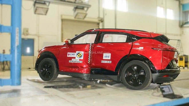 VinFast VF 6, VF 7 bị đ&acirc;m th&igrave; xe biến dạng thế n&agrave;o, người trong xe sống, chết ra sao - Video n&agrave;y c&oacute; thể l&agrave; c&acirc;u trả lời- Ảnh 8.