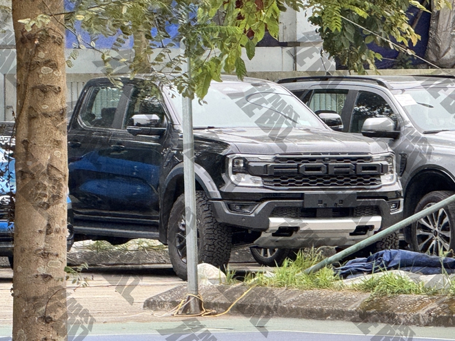 Ford Ranger Raptor m&aacute;y xăng V6 về Việt Nam: Gi&aacute; đồn đo&aacute;n khoảng 2 tỷ đồng, nhiều trang bị hơn hẳn, dễ trở th&agrave;nh 'b&aacute;n tải chơi'- Ảnh 2.