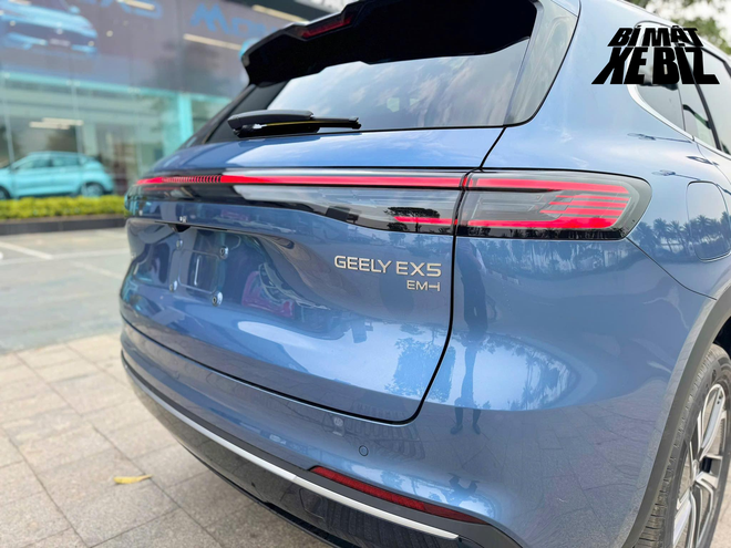 Geely EX5 hybrid đầu ti&ecirc;n về Việt Nam: Gi&aacute; dự kiến 950 triệu đồng, d&agrave;i hơn CR-V, c&oacute; cắm sạc, đầy b&igrave;nh chạy gần 1.600km- Ảnh 4.