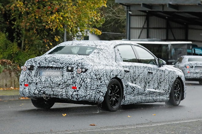 Xem trước Mercedes-Benz E-Class đời mới: Mặt trước kiểu GLC với ca lăng phát sáng, bản điện có thể chạy hơn 700km/sạc- Ảnh 2.