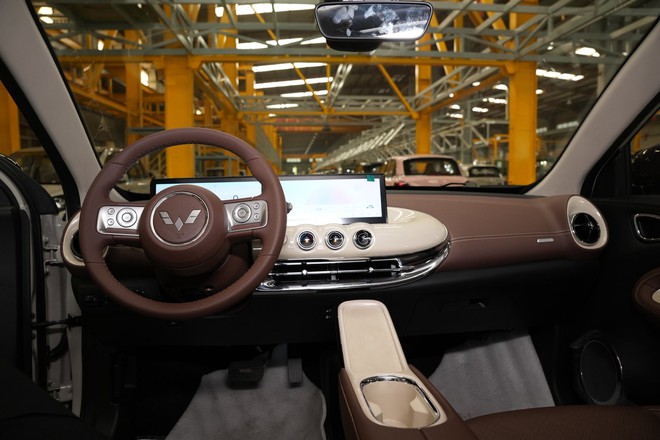 Ảnh thực tế Wuling Bingo 2026 tại Việt Nam: Giá dự kiến từ 399 triệu đồng, cần số như Mercedes, camera 360, đổi cổng sạc từng gây tranh cãi- Ảnh 7. Ảnh thực tế Wuling Bingo 2026 tại Việt Nam: Giá dự kiến từ 399 triệu đồng, cần số như Mercedes, camera 360, đổi cổng sạc từng gây tranh cãi- Ảnh 7.
