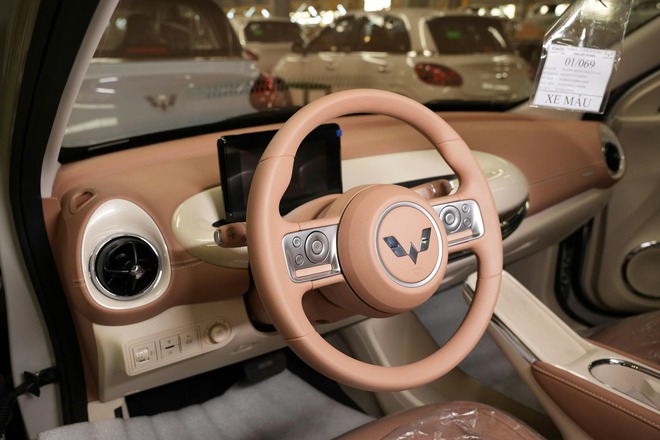 Ảnh thực tế Wuling Bingo 2026 tại Việt Nam: Giá dự kiến từ 399 triệu đồng, cần số như Mercedes, camera 360, đổi cổng sạc từng gây tranh cãi- Ảnh 4. Ảnh thực tế Wuling Bingo 2026 tại Việt Nam: Giá dự kiến từ 399 triệu đồng, cần số như Mercedes, camera 360, đổi cổng sạc từng gây tranh cãi- Ảnh 4.