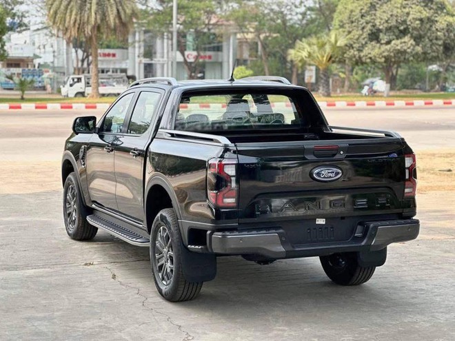 Hilux Trailhunter 2026 đối đầu Ranger Wildtrak: Khi Toyota kh&ocirc;ng c&ograve;n 'ngh&egrave;o' trang bị, 'đức vua' liệu c&oacute; lung lay ng&ocirc;i vương?- Ảnh 12.