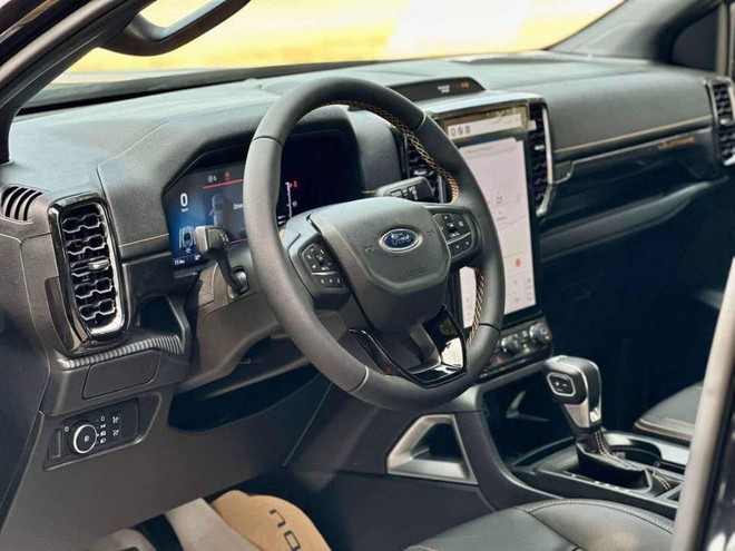 Hilux Trailhunter 2026 đối đầu Ranger Wildtrak: Khi Toyota kh&ocirc;ng c&ograve;n 'ngh&egrave;o' trang bị, 'đức vua' liệu c&oacute; lung lay ng&ocirc;i vương?- Ảnh 8.