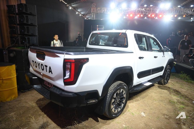 Hilux Trailhunter 2026 đối đầu Ranger Wildtrak: Khi Toyota kh&ocirc;ng c&ograve;n 'ngh&egrave;o' trang bị, 'đức vua' liệu c&oacute; lung lay ng&ocirc;i vương?- Ảnh 11.