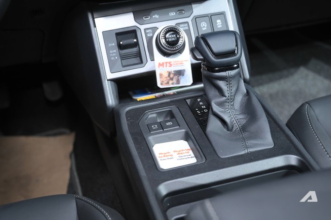 Toyota Hilux 2026 ra mắt Việt Nam: Giá từ 632 triệu đồng, lột xác từ ngoài vào trong, đủ ADAS, bản 'base' rẻ mà mạnh hơn Ranger- Ảnh 6. Toyota Hilux 2026 ra mắt Việt Nam: Giá từ 632 triệu đồng, lột xác từ ngoài vào trong, đủ ADAS, bản 'base' rẻ mà mạnh hơn Ranger- Ảnh 6.