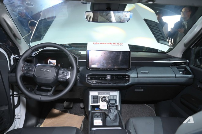 Hilux Trailhunter 2026 đối đầu Ranger Wildtrak: Khi Toyota kh&ocirc;ng c&ograve;n 'ngh&egrave;o' trang bị, 'đức vua' liệu c&oacute; lung lay ng&ocirc;i vương?- Ảnh 5.