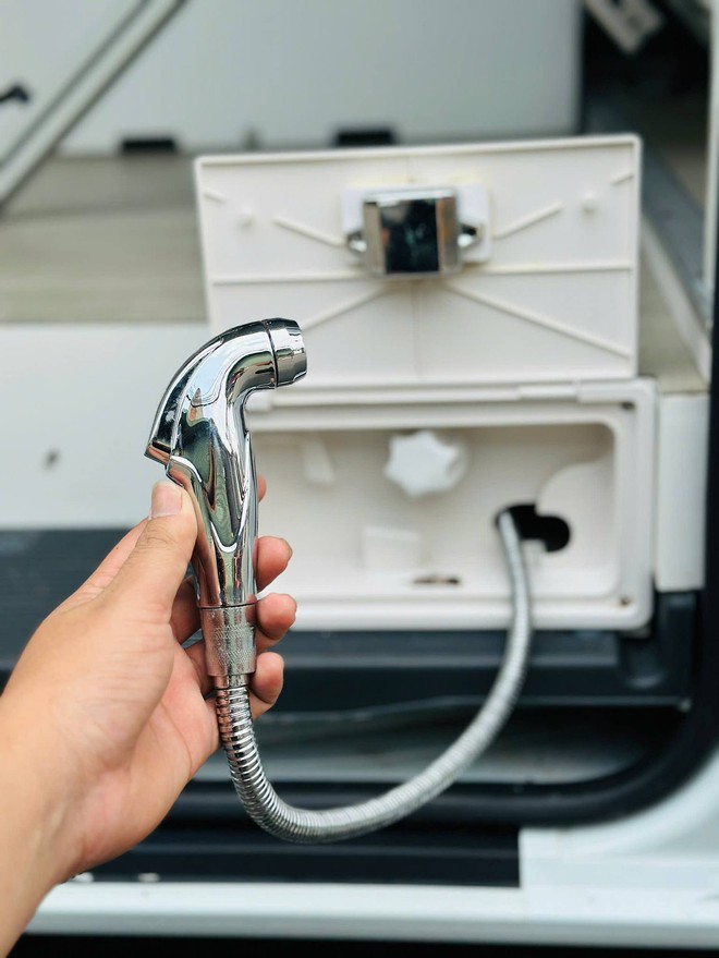 Rao &lsquo;nh&agrave; di động&rsquo; từng của Ngọc Trinh gi&aacute; hơn 800 triệu đồng, người b&aacute;n cho biết mua mới hơn 2 tỷ, lăn b&aacute;nh chỉ 5.000km- Ảnh 20.