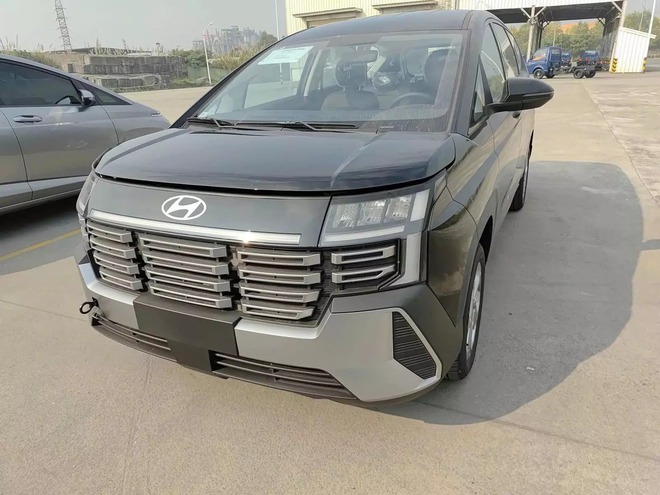 Hyundai Stargazer 2026 lộ không che cả nội, ngoại thất tại Việt Nam: Đầu mới lột xác, cụm màn hình 'khổng lồ' đã mắt hơn, dễ nâng cấp cả ADAS đấu Xpander- Ảnh 2. Hyundai Stargazer 2026 lộ không che cả nội, ngoại thất tại Việt Nam: Đầu mới lột xác, cụm màn hình 'khổng lồ' đã mắt hơn, dễ nâng cấp cả ADAS đấu Xpander- Ảnh 2.