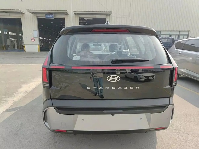 Hyundai Stargazer 2026 lộ không che cả nội, ngoại thất tại Việt Nam: Đầu mới lột xác, cụm màn hình 'khổng lồ' đã mắt hơn, dễ nâng cấp cả ADAS đấu Xpander- Ảnh 3. Hyundai Stargazer 2026 lộ không che cả nội, ngoại thất tại Việt Nam: Đầu mới lột xác, cụm màn hình 'khổng lồ' đã mắt hơn, dễ nâng cấp cả ADAS đấu Xpander- Ảnh 3.