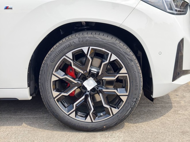 Ảnh thực tế BMW X3 2026 bản đắt nhất vừa về đại lý: Giá 2,899 tỷ đồng, máy mạnh hơn, 'full' ADAS cạnh tranh GLC 300- Ảnh 8. Ảnh thực tế BMW X3 2026 bản đắt nhất vừa về đại lý: Giá 2,899 tỷ đồng, máy mạnh hơn, 'full' ADAS cạnh tranh GLC 300- Ảnh 8.