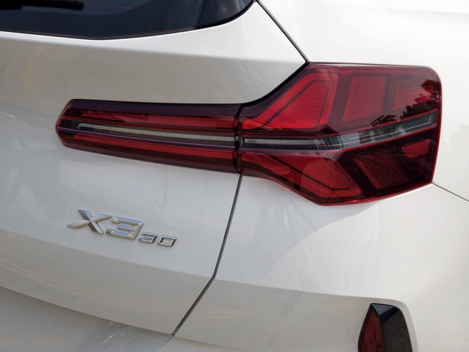 Ảnh thực tế BMW X3 2026 bản đắt nhất vừa về đại lý: Giá 2,899 tỷ đồng, máy mạnh hơn, 'full' ADAS cạnh tranh GLC 300- Ảnh 7. Ảnh thực tế BMW X3 2026 bản đắt nhất vừa về đại lý: Giá 2,899 tỷ đồng, máy mạnh hơn, 'full' ADAS cạnh tranh GLC 300- Ảnh 7.