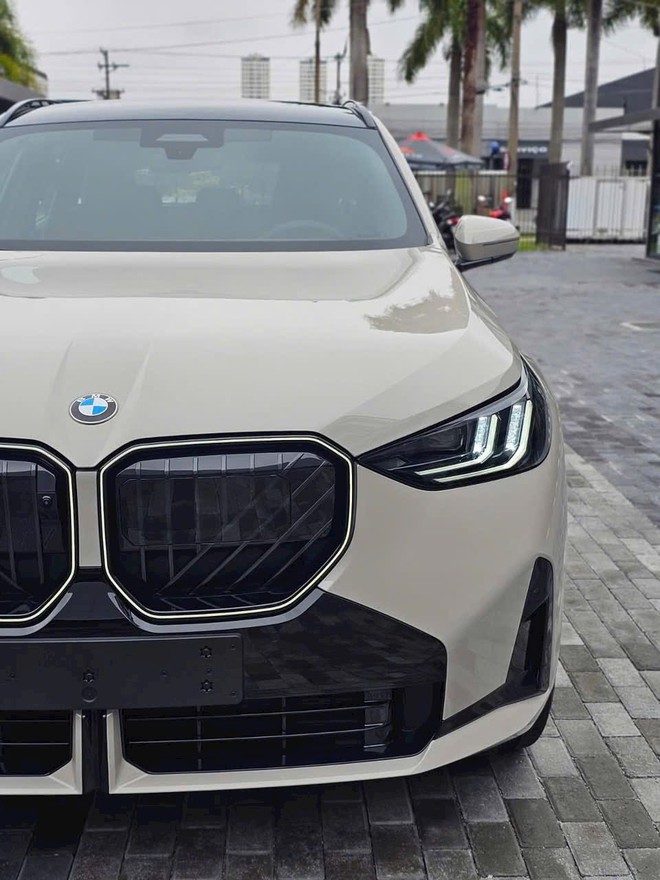 Ảnh thực tế BMW X3 2026 bản đắt nhất vừa về đại lý: Giá 2,899 tỷ đồng, máy mạnh hơn, 'full' ADAS cạnh tranh GLC 300- Ảnh 15. Ảnh thực tế BMW X3 2026 bản đắt nhất vừa về đại lý: Giá 2,899 tỷ đồng, máy mạnh hơn, 'full' ADAS cạnh tranh GLC 300- Ảnh 15.