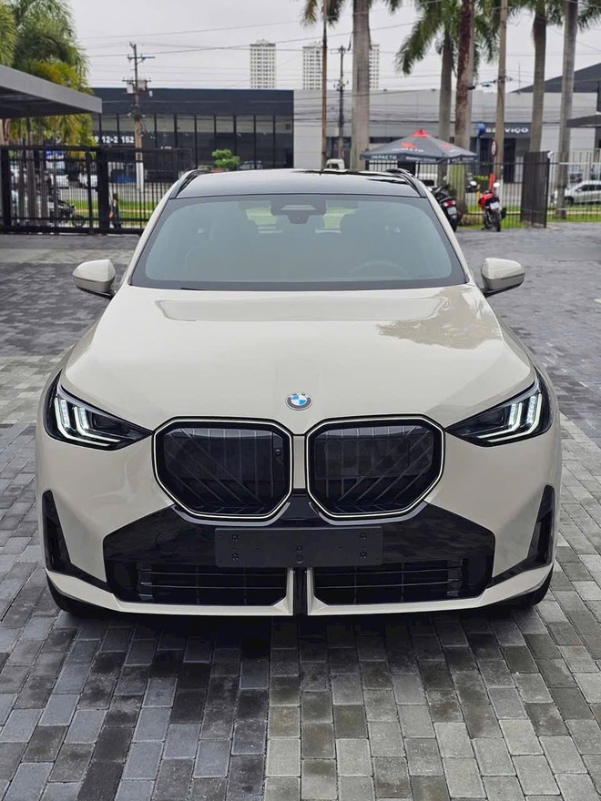 Ảnh thực tế BMW X3 2026 bản đắt nhất vừa về đại lý: Giá 2,899 tỷ đồng, máy mạnh hơn, 'full' ADAS cạnh tranh GLC 300- Ảnh 11. Ảnh thực tế BMW X3 2026 bản đắt nhất vừa về đại lý: Giá 2,899 tỷ đồng, máy mạnh hơn, 'full' ADAS cạnh tranh GLC 300- Ảnh 11.