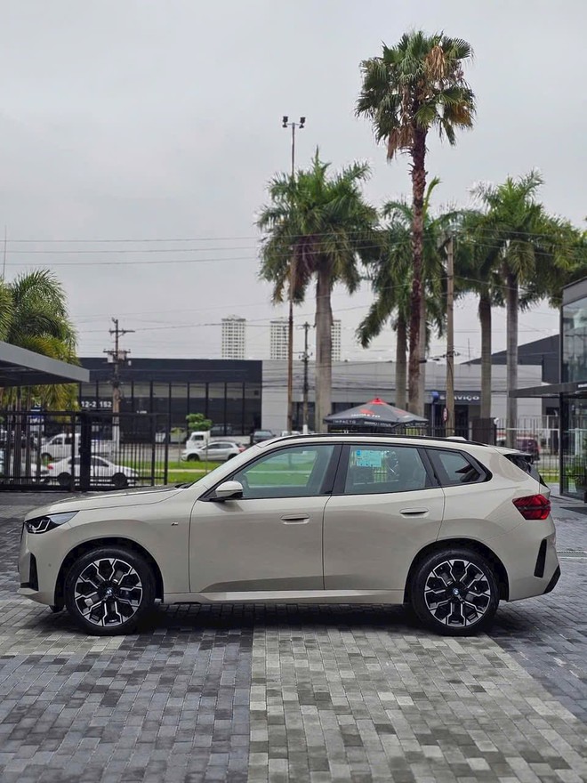 Ảnh thực tế BMW X3 2026 bản đắt nhất vừa về đại lý: Giá 2,899 tỷ đồng, máy mạnh hơn, 'full' ADAS cạnh tranh GLC 300- Ảnh 14. Ảnh thực tế BMW X3 2026 bản đắt nhất vừa về đại lý: Giá 2,899 tỷ đồng, máy mạnh hơn, 'full' ADAS cạnh tranh GLC 300- Ảnh 14.