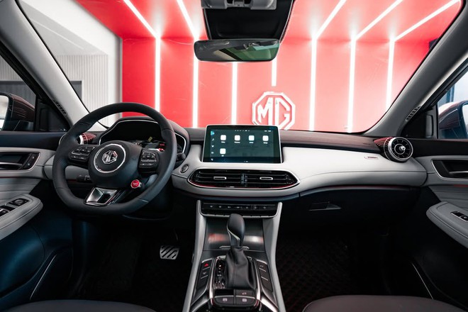 MG HS giảm gi&aacute; mạnh c&ograve;n 529 triệu đồng, &lsquo;ph&aacute; đ&aacute;y&rsquo; ph&acirc;n kh&uacute;c: Ngang cỡ Tucson nhưng rẻ hơn 200 triệu, cạnh tranh gi&aacute; cả xe hạng A- Ảnh 5.