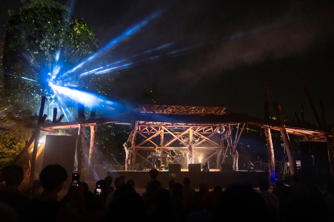 T&ocirc;i sang Th&aacute;i dự Wonderfruit 2025 để hiểu: Sống kiểu chủ xe Defender l&agrave; như thế n&agrave;y đ&acirc;y!- Ảnh 3.