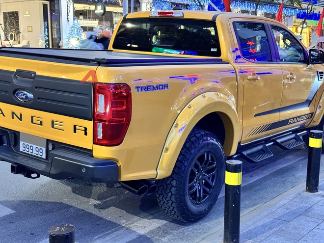 Bắt gặp Ford Ranger nhập Mỹ lăn bánh ở Hà Nội: Đeo biển số ngũ 9, máy xăng 270 mã lực, từng được rao bán gần 3,1 tỷ- Ảnh 6. Bắt gặp Ford Ranger nhập Mỹ lăn bánh ở Hà Nội: Đeo biển số ngũ 9, máy xăng 270 mã lực, từng được rao bán gần 3,1 tỷ- Ảnh 6.