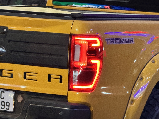 Bắt gặp Ford Ranger nhập Mỹ lăn bánh ở Hà Nội: Đeo biển số ngũ 9, máy xăng 270 mã lực, từng được rao bán gần 3,1 tỷ- Ảnh 8. Bắt gặp Ford Ranger nhập Mỹ lăn bánh ở Hà Nội: Đeo biển số ngũ 9, máy xăng 270 mã lực, từng được rao bán gần 3,1 tỷ- Ảnh 8.