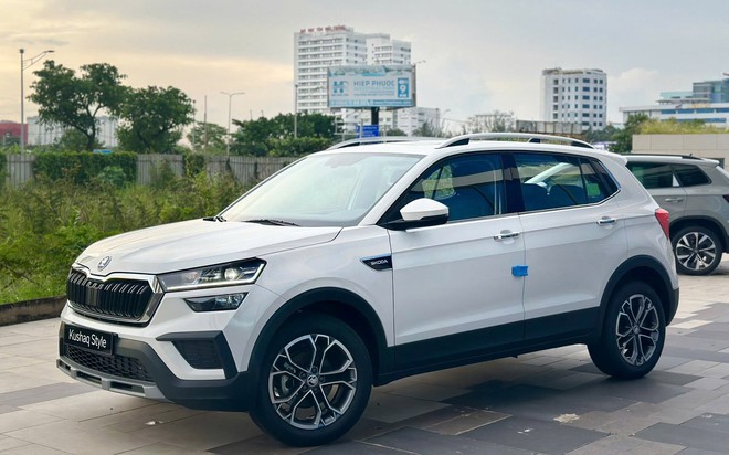 Skoda Kushaq giảm gi&aacute; 'kịch s&agrave;n' c&ograve;n 469 triệu đồng tại đại l&yacute;: Rẻ ngang Sonet d&ugrave; ngang cơ Seltos, nhưng k&egrave;m điều kiện - Ảnh 3.