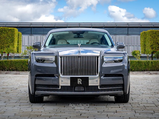 Rolls-Royce Phantom độc bản bán chính hãng tại Việt Nam: Giá gần 90 tỷ, nội thất ốp gỗ sồi toàn bộ, chỉ có duy nhất 1 đại gia may mắn mua được - Ảnh 4.