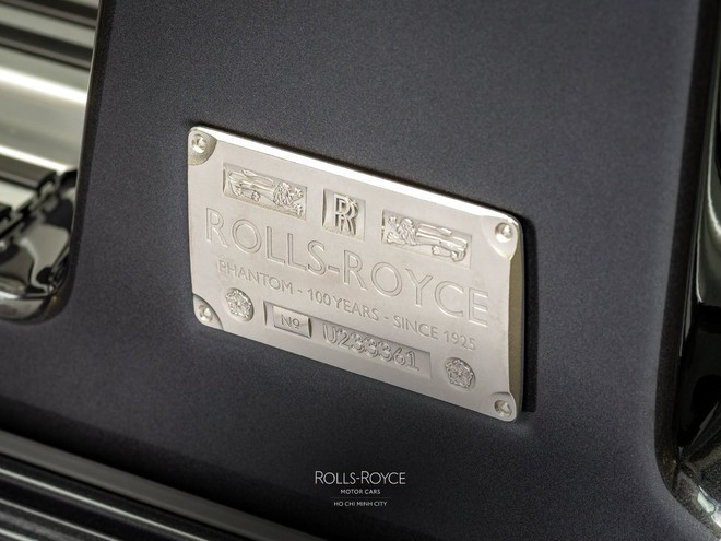 Rolls-Royce Phantom độc bản bán chính hãng tại Việt Nam: Giá gần 90 tỷ, nội thất ốp gỗ sồi toàn bộ, chỉ có duy nhất 1 đại gia may mắn mua được - Ảnh 5.