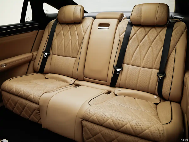 Sedan thuần điện BYD Da Han ra mắt: D&agrave;i hơn cả S-Class, sạc đầy đi hơn 1.000 km, 9 ph&uacute;t sạc 10-97% pin - Ảnh 3.