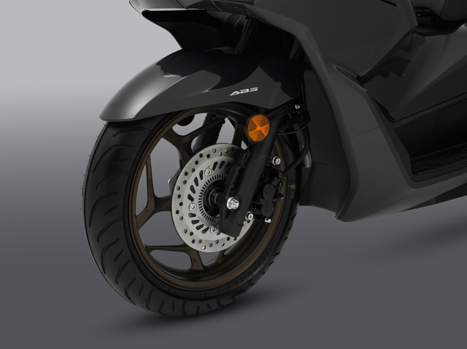 Honda PCX160 2026 mở bán gần Việt Nam: Thiết kế trẻ trung hơn, cốp rộng 30 lít, giá quy đổi hơn 80 triệu - Ảnh 4.